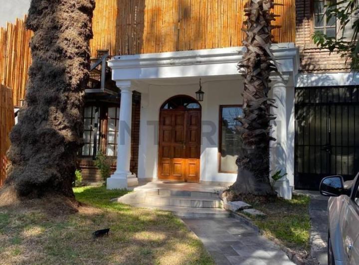 Casa · 312m² · 5 Ambientes · 2 Cocheras