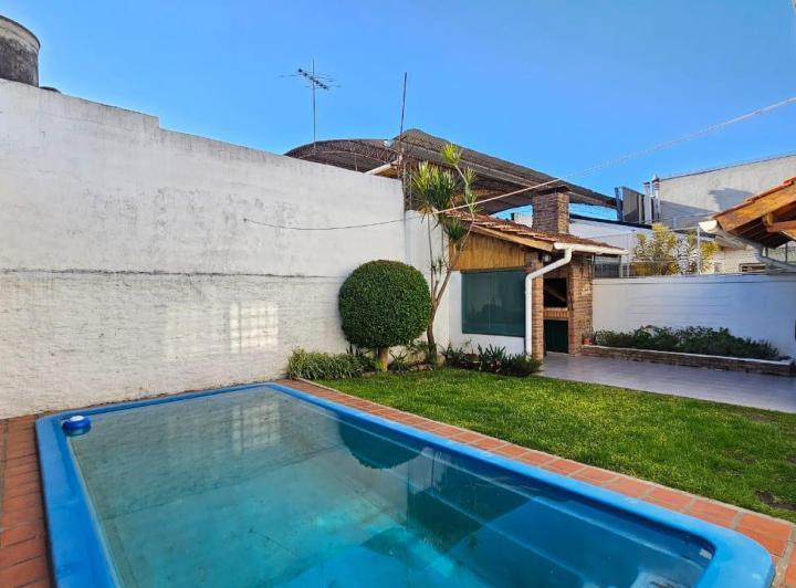 Casa · 175m² · 5 Ambientes · 2 Cocheras