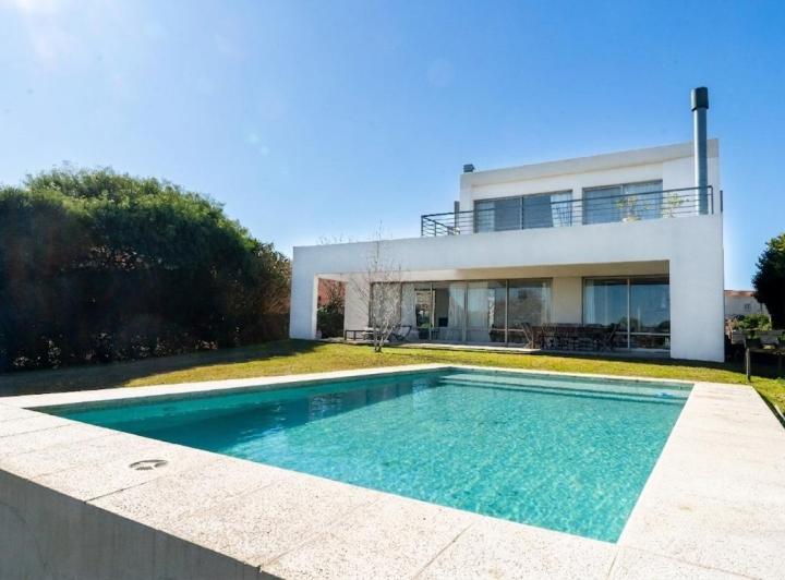 Casa · 265m² · 6 Ambientes · 6 Cocheras
