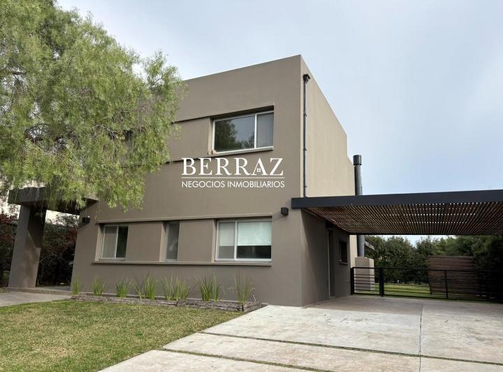 Casa · 213m² · 5 Ambientes · 2 Cocheras