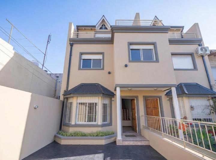 Casa · 187m² · 5 Ambientes · 1 Cochera