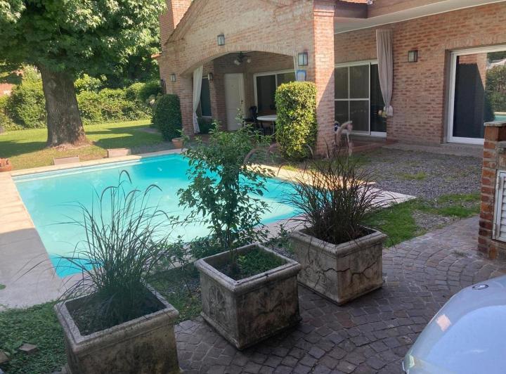 Casa · 350m² · 5 Ambientes · 3 Cocheras
