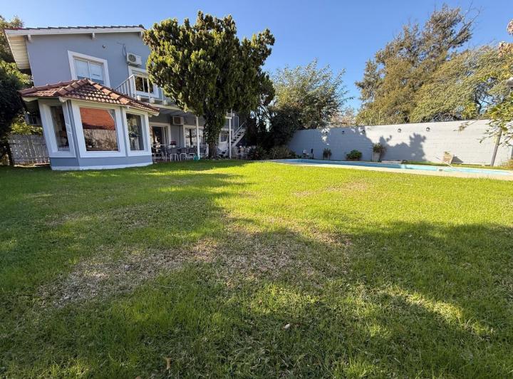 Casa · 250m² · 5 Ambientes · 1 Cochera