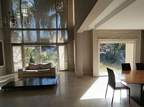 Casa · 316m² · 6 Ambientes · 4 Cocheras