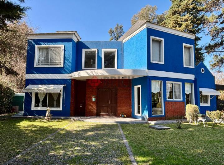 Casa · 286m² · 7 Ambientes · 2 Cocheras