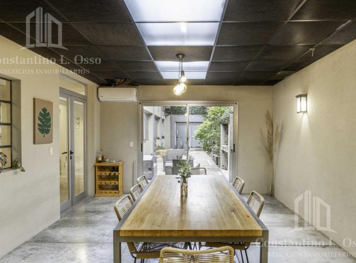 Casa · 350m² · 5 Ambientes · 2 Cocheras