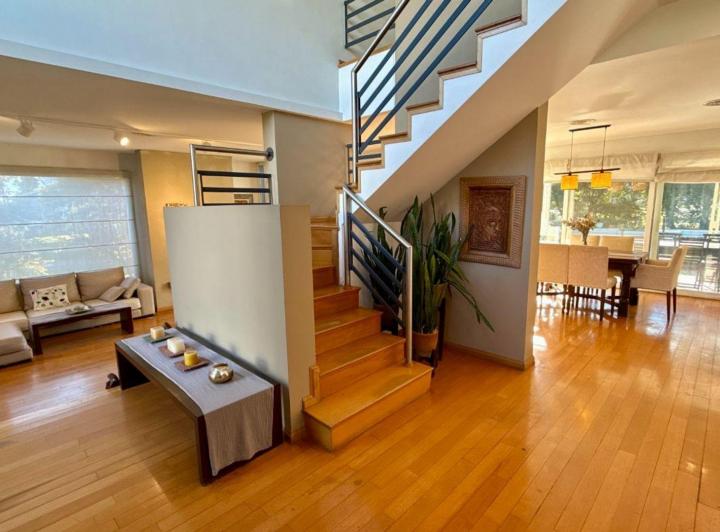 Casa · 205m² · 5 Ambientes · 2 Cocheras