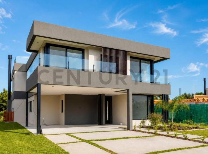 Casa · 403m² · 7 Ambientes · 2 Cocheras