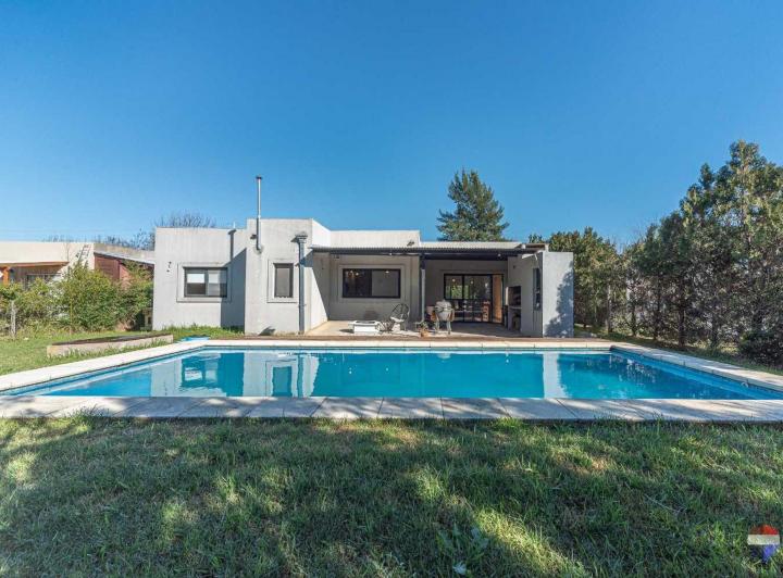 Casa · 200m² · 6 Ambientes · 1 Cochera