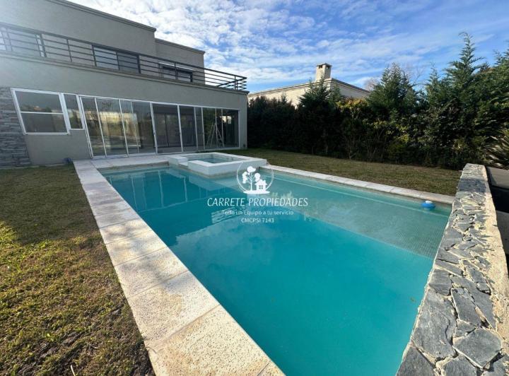 Casa · 219m² · 6 Ambientes · 6 Cocheras