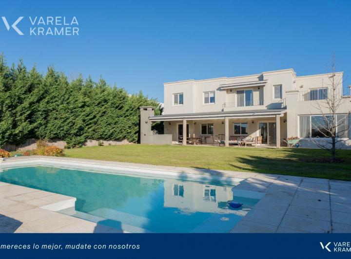 Casa · 324m² · 6 Ambientes · 6 Cocheras