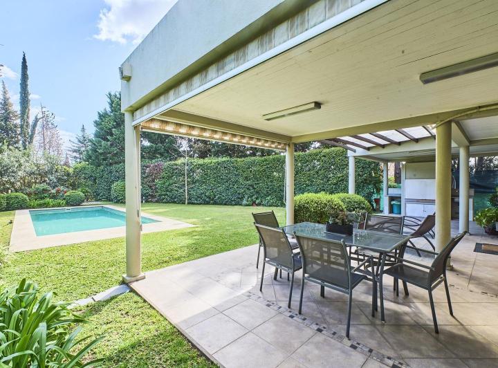 Casa · 210m² · 6 Ambientes · 5 Cocheras