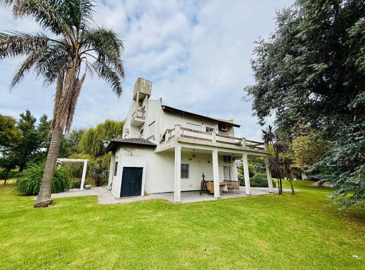 Casa · 220m² · 7 Ambientes · 1 Cochera