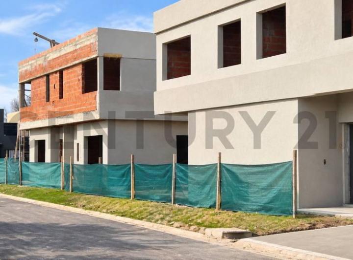 Casa · 161m² · 4 Ambientes · 2 Cocheras