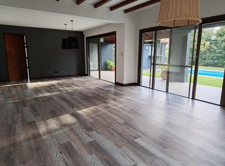 Casa · 312m² · 6 Ambientes · 2 Cocheras