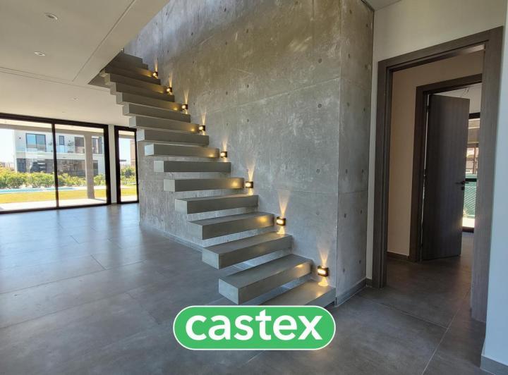 Casa · 252m² · 5 Ambientes · 2 Cocheras