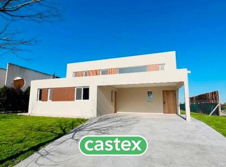 Casa · 256m² · 4 Ambientes · 6 Cocheras