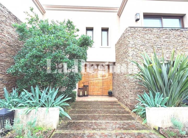 Casa · 540m² · 7 Ambientes · 6 Cocheras