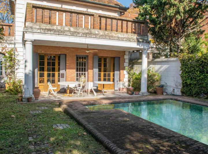 Casa · 371m² · 6 Ambientes · 4 Cocheras