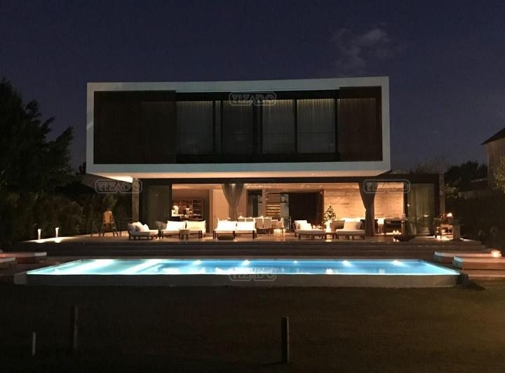 Casa · 715m² · 5 Ambientes · 2 Cocheras