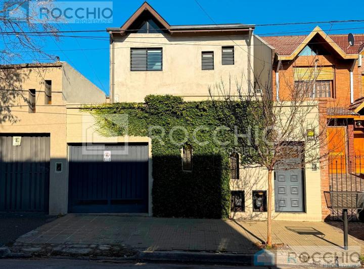 Casa · 300m² · 7 Ambientes · 1 Cochera