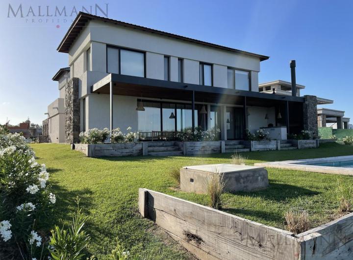 Casa · 429m² · 7 Ambientes · 2 Cocheras