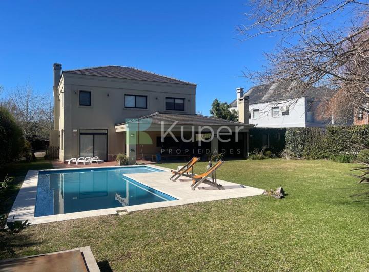 Casa · 191m² · 7 Ambientes · 1 Cochera