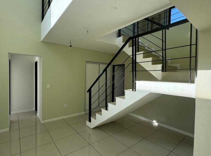 Casa · 200m² · 6 Ambientes · 2 Cocheras