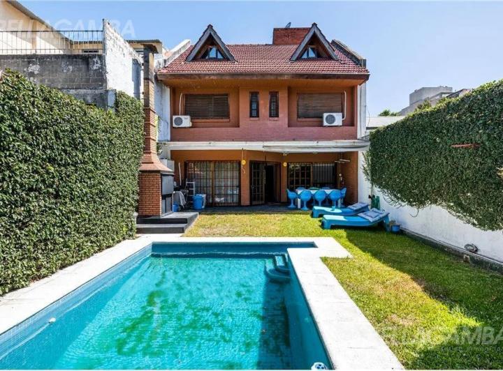 Casa · 425m² · 7 Ambientes · 2 Cocheras