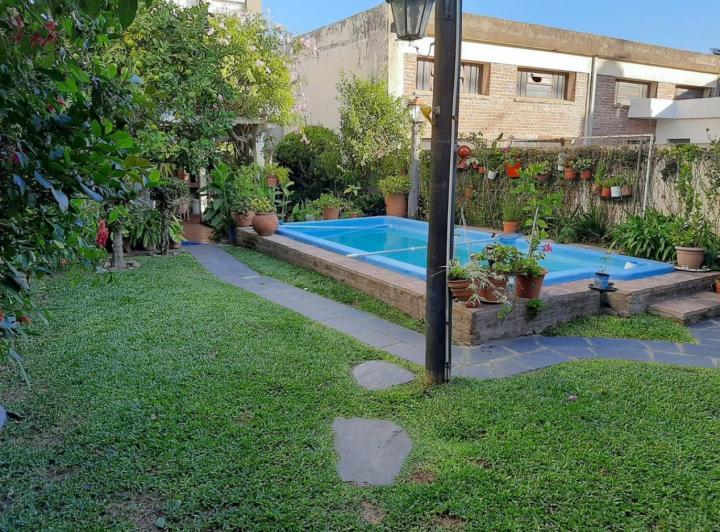 Casa · 220m² · 6 Ambientes · 1 Cochera