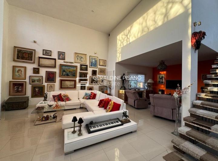 Casa · 450m² · 8 Ambientes · 2 Cocheras