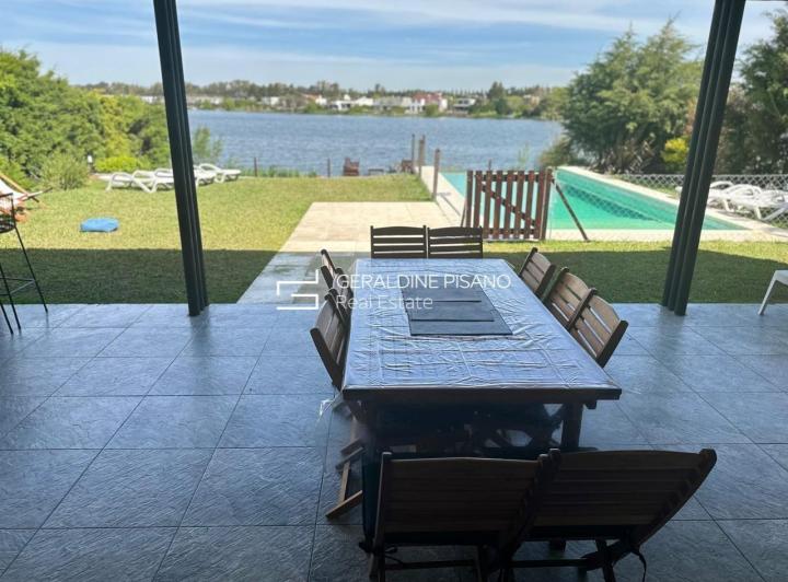 Casa · 300m² · 7 Ambientes · 1 Cochera