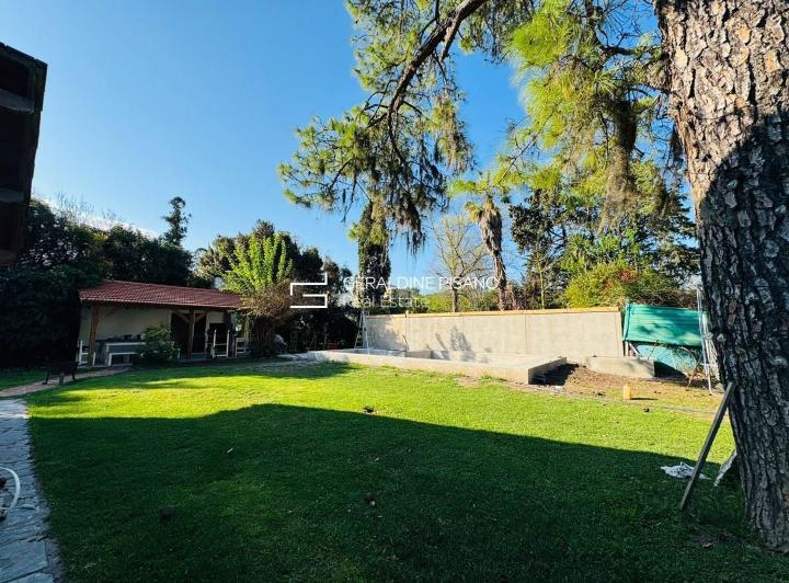 Casa · 360m² · 6 Ambientes · 1 Cochera