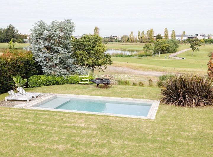 Casa · 406m² · 6 Ambientes · 1 Cochera