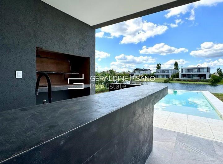 Casa · 180m² · 5 Ambientes