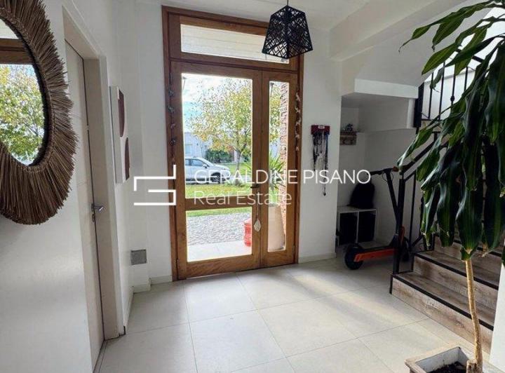 Casa · 208m² · 5 Ambientes · 1 Cochera