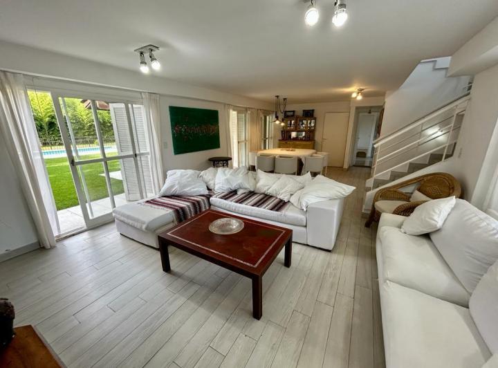 Casa · 260m² · 6 Ambientes