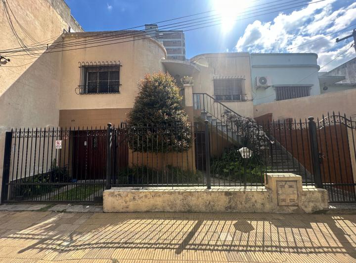 Casa · 190m² · 4 Ambientes · 1 Cochera