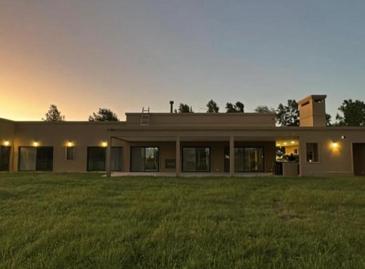 Casa · 340m² · 4 Dormitorios
