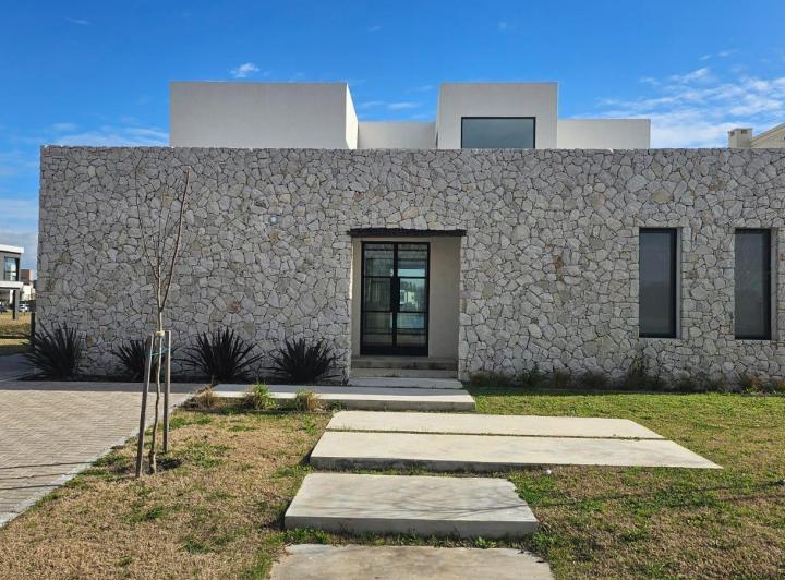 Casa · 223m² · 6 Ambientes