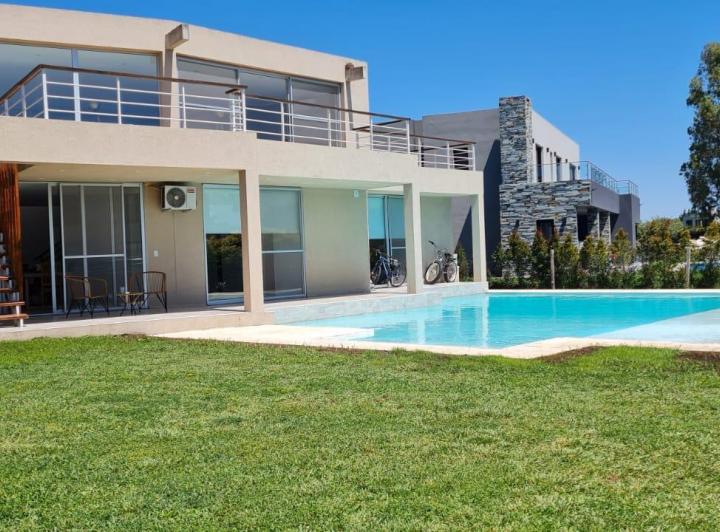 Casa · 290m² · 5 Ambientes · 1 Cochera
