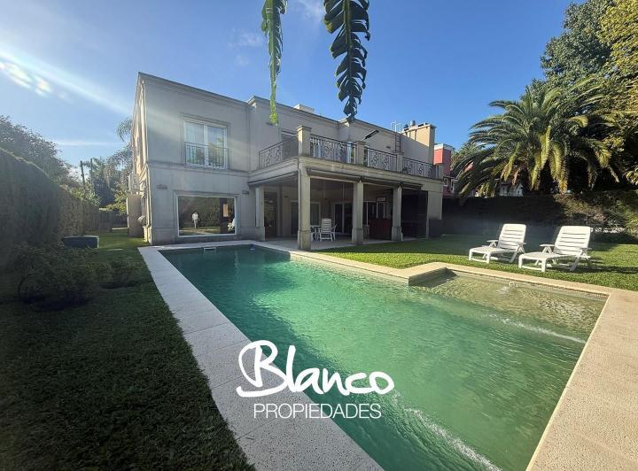 Casa · 367m² · 6 Ambientes · 1 Cochera