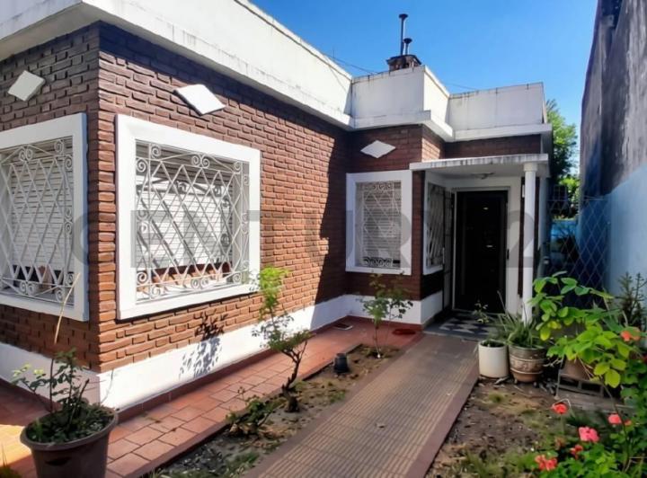 Casa · 180m² · 5 Ambientes · 4 Cocheras
