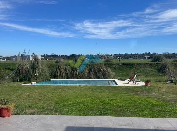 Casa · 160m² · 6 Ambientes · 1 Cochera