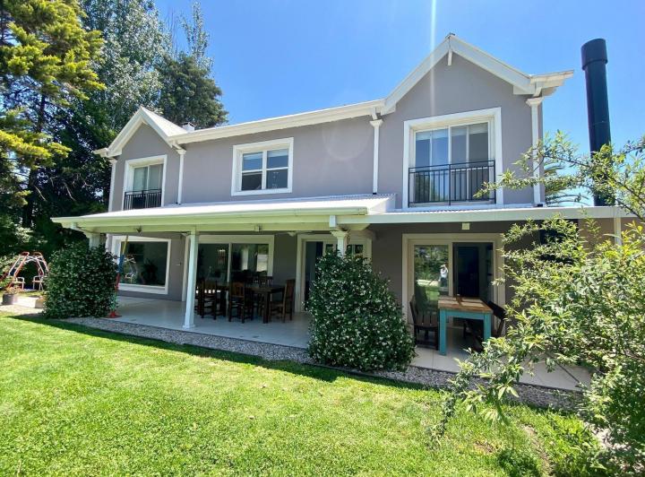 Casa · 250m² · 5 Ambientes · 1 Cochera