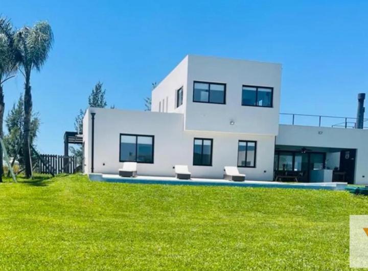 Casa · 186m² · 6 Ambientes · 4 Cocheras