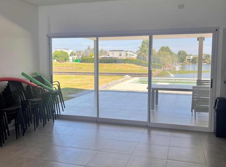 Casa · 300m² · 5 Ambientes · 1 Cochera