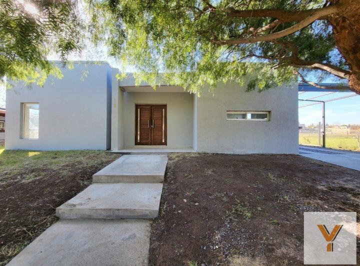 Casa · 225m² · 8 Ambientes · 2 Cocheras