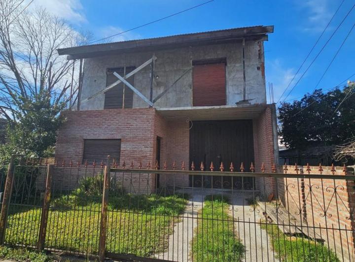 Casa · 326m² · 5 Ambientes · 2 Cocheras