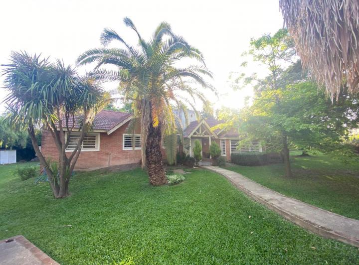 Casa · 260m² · 6 Ambientes · 2 Cocheras